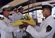 presents the National Flag of Venezuela (d=)