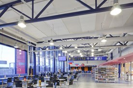 Terminaalirakennus on laajennuksen jälkeen 6000 neliömetrin suuruinen