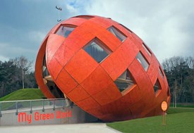 My Green World -paviljongin idea saatiin siemenestä. Sen tuhat puuosaa muokattiin robotilla 138 komponentiksi. Metsä Woodin Kerto-Q-levyt ja Leno-massiivipuulevyt takaavat paviljongin vakauden ja lujuuden.