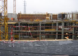 Chantier de l'université d'Esch-sur-Alzette, Luxembourg Projet de construction : Maison des sciences humaines Entreprises de construction chargées des travaux : Lux TP S.A., Sandweiler (Luxembourg), Poeckes Sàrl, Rumelange (Luxembourg)