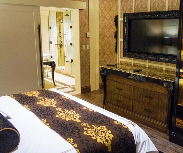 King Suite at River City Casino & Hotel